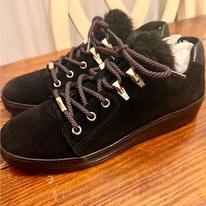 Black Women's Shoes with Fur Detail; Taryn Rose Low-Top Weatherproof Suede